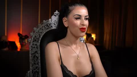 Snapshot of mistresskellykent chatting on 06/25/26, 09:30 Mistress Kelly online show from 06/25/26, 09:30