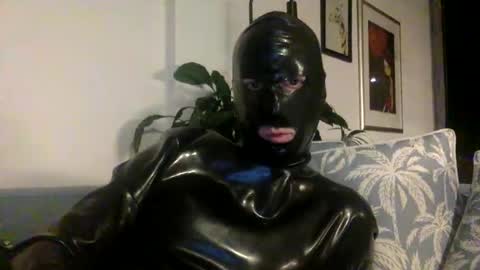 Snapshot of mistresslatexxx chatting on 11/10/25, 12:04 Bianca online show from 11/10/25, 12:04