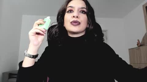 Snapshot of mistressmichelle5 chatting on 12/06/24, 10:49 YourGoddessM online show from 12/06/24, 10:49