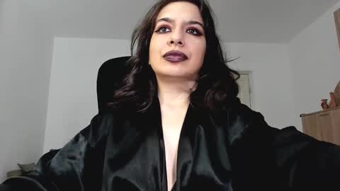 Snapshot of mistressmichelle5 chatting on 12/07/24, 11:29 YourGoddessM online show from 12/07/24, 11:29