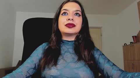 Snapshot of mistressmichelle5 chatting on 09/12/25, 11:54 YourGoddessM online show from 09/12/25, 11:54