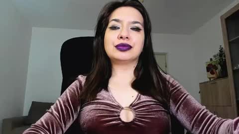 Snapshot of mistressmichelle5 chatting on 06/04/26, 10:54 YourGoddessM online show from 06/04/26, 10:54