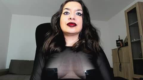 Snapshot of mistressmichelle5 chatting on 06/17/26, 07:11 YourGoddessM online show from 06/17/26, 07:11