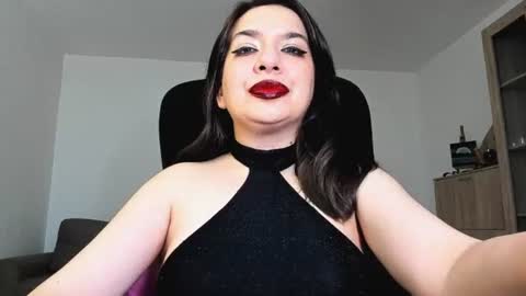 Snapshot of mistressmichelle5 chatting on 07/05/26, 11:01 YourGoddessM online show from 07/05/26, 11:01