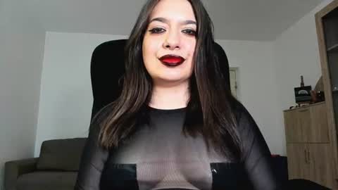 Snapshot of mistressmichelle5 chatting on 07/06/26, 11:07 YourGoddessM online show from 07/06/26, 11:07