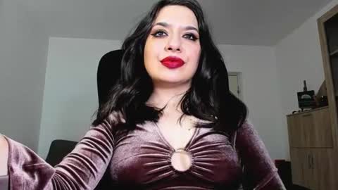Snapshot of mistressmichelle5 chatting on 07/11/26, 09:16 YourGoddessM online show from 07/11/26, 09:16