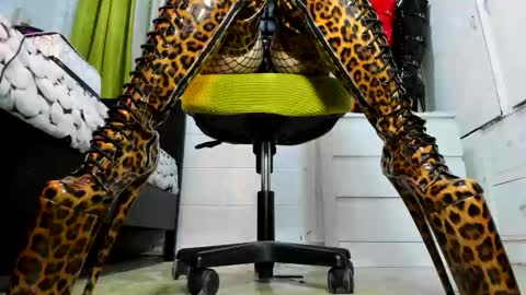 Snapshot of mistresstiffany69 chatting on 09/18/25, 06:59 Tiffany online show from 09/18/25, 06:59