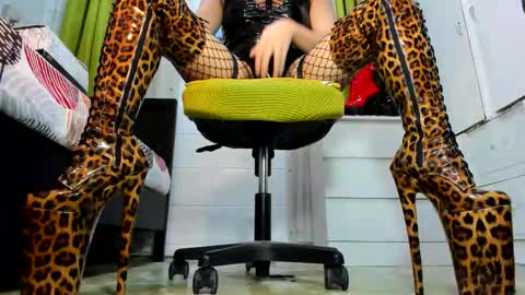 Snapshot of mistresstiffany69 chatting on 09/24/25, 03:10 Tiffany online show from 09/24/25, 03:10