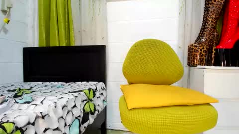 Snapshot of mistresstiffany69 chatting on 10/06/25, 04:54 Tiffany online show from 10/06/25, 04:54