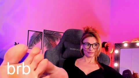 Snapshot of mistybarnes chatting on 01/05/25, 11:37 MistyBarnes NONUDE MODEL online show from 01/05/25, 11:37