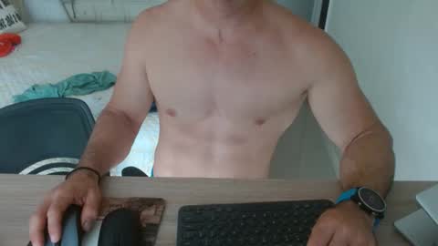 Snapshot of mitcheli chatting on 11/17/25, 03:40 Onlyfans online show from 11/17/25, 03:40