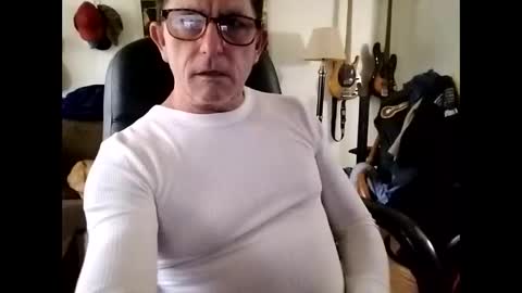 Snapshot of mitchnails69 chatting on 01/01/25, 04:29 BobbyMitchGa online show from 01/01/25, 04:29