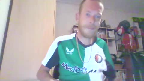 Snapshot of mitta93 chatting on 10/19/25, 11:16 mitta93 online show from 10/19/25, 11:16