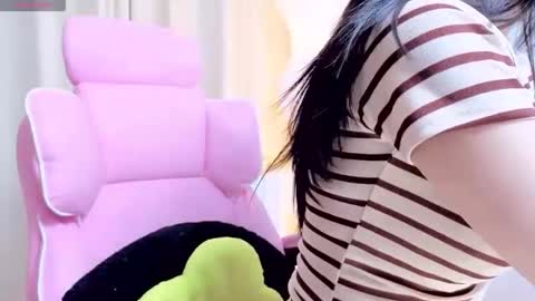 Snapshot of miu_999 chatting on 05/06/26, 02:08 miu_999 online show from 05/06/26, 02:08