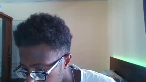 Snapshot of mixedboy_sexy chatting on 10/15/25, 09:31 mixedboy_sexy online show from 10/15/25, 09:31