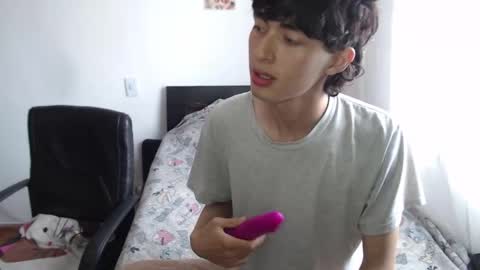 Snapshot of mixipeach chatting on 10/21/25, 12:28 Naomi and Nekorii online show from 10/21/25, 12:28