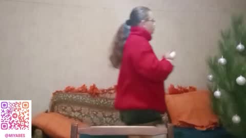 Snapshot of miyabe chatting on 12/23/25, 03:15 Milana online show from 12/23/25, 03:15