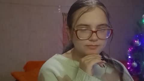 Snapshot of miyabe chatting on 01/12/26, 03:23 Milana online show from 01/12/26, 03:23