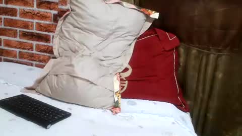 Snapshot of mizindependent chatting on 11/10/25, 09:03 Cutiepie online show from 11/10/25, 09:03