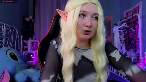 Snapshot of mizukinoyoru chatting on 02/14/25, 08:37 Mizuki online show from 02/14/25, 08:37