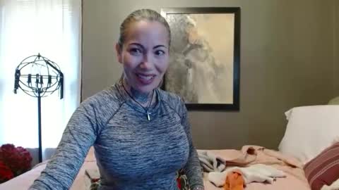 MizXtrix online show from 10/27/25, 07:07