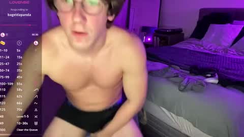 Snapshot of mizzo001 chatting on 11/03/25, 12:46 Leo online show from 11/03/25, 12:46