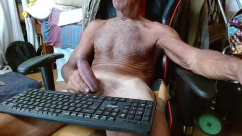 Snapshot of mjmadurengue chatting on 12/20/24, 01:03 Mario jose online show from 12/20/24, 01:03