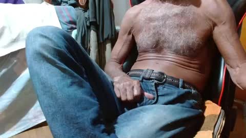 Snapshot of mjmadurengue chatting on 01/14/25, 11:48 Mario jose online show from 01/14/25, 11:48