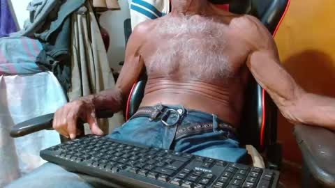 Snapshot of mjmadurengue chatting on 01/16/25, 03:45 Mario jose online show from 01/16/25, 03:45