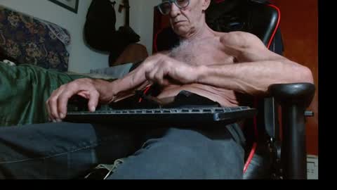 Snapshot of mjmadurengue chatting on 09/09/25, 11:04 Mario jose online show from 09/09/25, 11:04