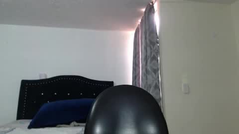 mmm_maryana1 online show from 04/22/26, 06:42
