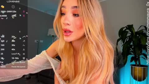 Snapshot of mmmayra_0x chatting on 12/29/24, 08:04 MAYRA online show from 12/29/24, 08:04