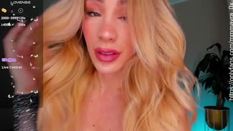 Snapshot of mmmayra_0x chatting on 01/07/25, 12:03 MAYRA online show from 01/07/25, 12:03