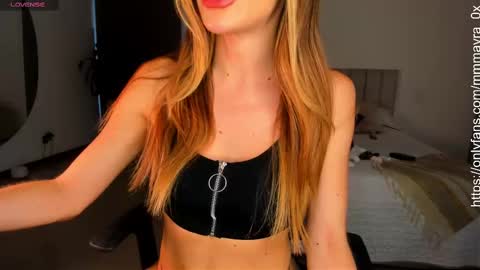 Snapshot of mmmayra_0x chatting on 09/22/25, 10:56 MAYRA online show from 09/22/25, 10:56