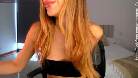 Snapshot of mmmayra_0x chatting on 10/05/25, 08:18 MAYRA online show from 10/05/25, 08:18