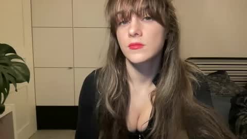 Snapshot of mmminnie chatting on 02/24/25, 05:09 mmminnie online show from 02/24/25, 05:09