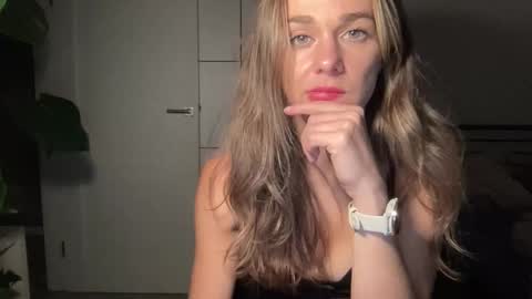 Snapshot of mmminnie chatting on 10/01/25, 05:19 mmminnie online show from 10/01/25, 05:19