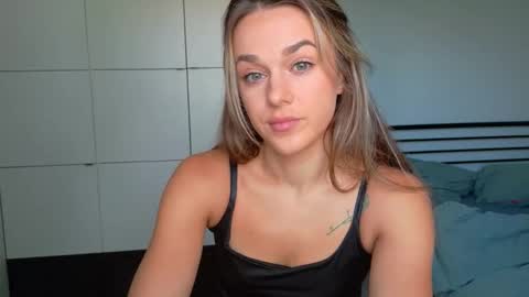 Snapshot of mmminnie chatting on 10/07/25, 01:30 mmminnie online show from 10/07/25, 01:30