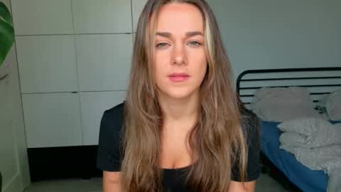 Snapshot of mmminnie chatting on 10/22/25, 11:10 mmminnie online show from 10/22/25, 11:10