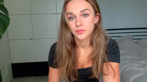 Snapshot of mmminnie chatting on 10/24/25, 12:34 mmminnie online show from 10/24/25, 12:34