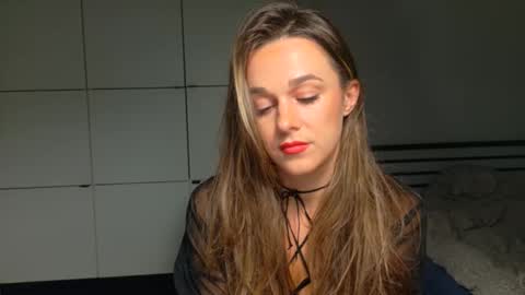 Snapshot of mmminnie chatting on 11/24/25, 02:39 mmminnie online show from 11/24/25, 02:39