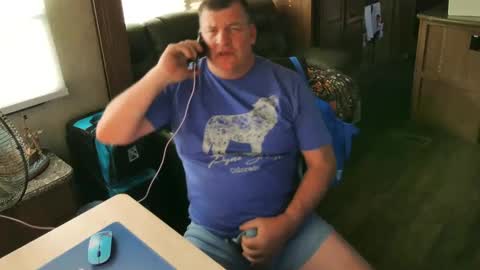 Snapshot of mmmthatsfunnn chatting on 10/08/25, 10:18 mmmthatsfunnn online show from 10/08/25, 10:18