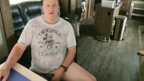 Snapshot of mmmthatsfunnn chatting on 10/23/25, 10:30 mmmthatsfunnn online show from 10/23/25, 10:30