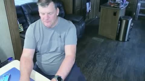 Snapshot of mmmthatsfunnn chatting on 10/27/25, 10:14 mmmthatsfunnn online show from 10/27/25, 10:14