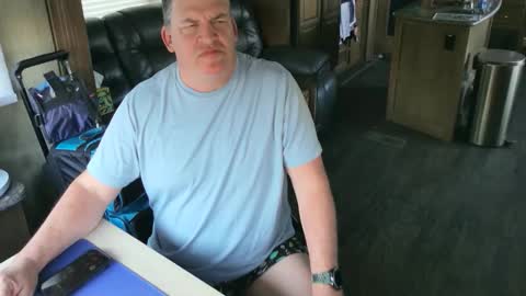 Snapshot of mmmthatsfunnn chatting on 10/30/25, 10:32 mmmthatsfunnn online show from 10/30/25, 10:32