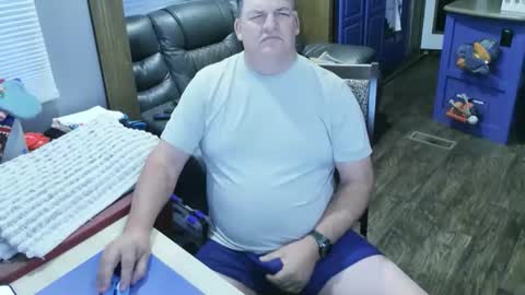 Snapshot of mmmthatsfunnn chatting on 12/02/25, 11:23 mmmthatsfunnn online show from 12/02/25, 11:23