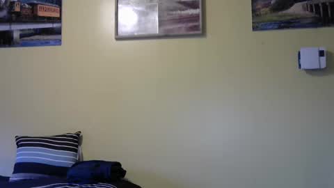 Snapshot of mmr45 chatting on 01/08/25, 10:48 mmr45 online show from 01/08/25, 10:48