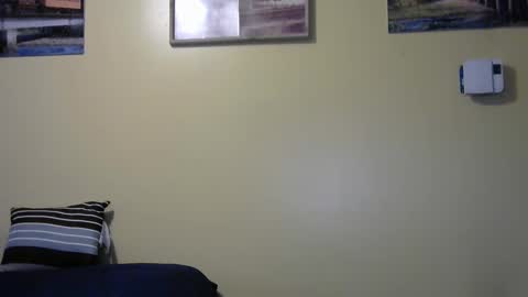 Snapshot of mmr45 chatting on 02/18/25, 12:37 mmr45 online show from 02/18/25, 12:37