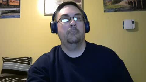 Snapshot of mmr45 chatting on 10/13/25, 03:28 mmr45 online show from 10/13/25, 03:28