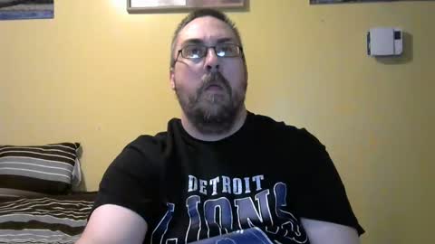 Snapshot of mmr4545 chatting on 05/13/26, 05:05 mark online show from 05/13/26, 05:05